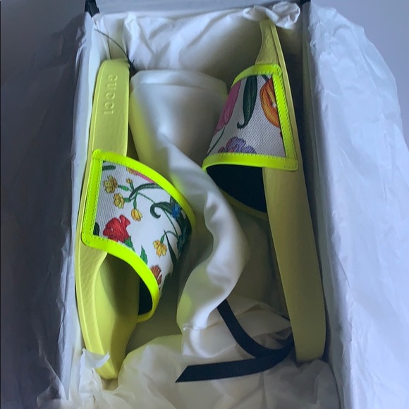 Gucci Flora Slide Sandal - Picture 6 of 6